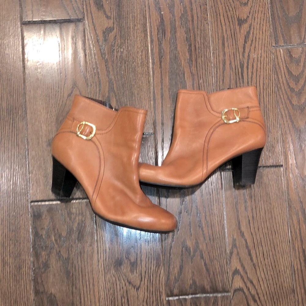Clarks leather heeled boots camel color size 12W